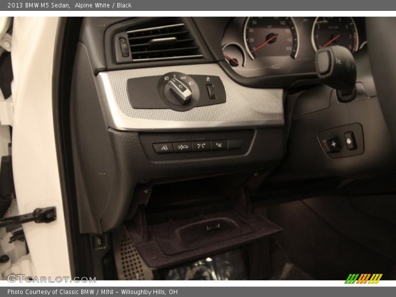 Alpine White / Black 2013 BMW M5 Sedan