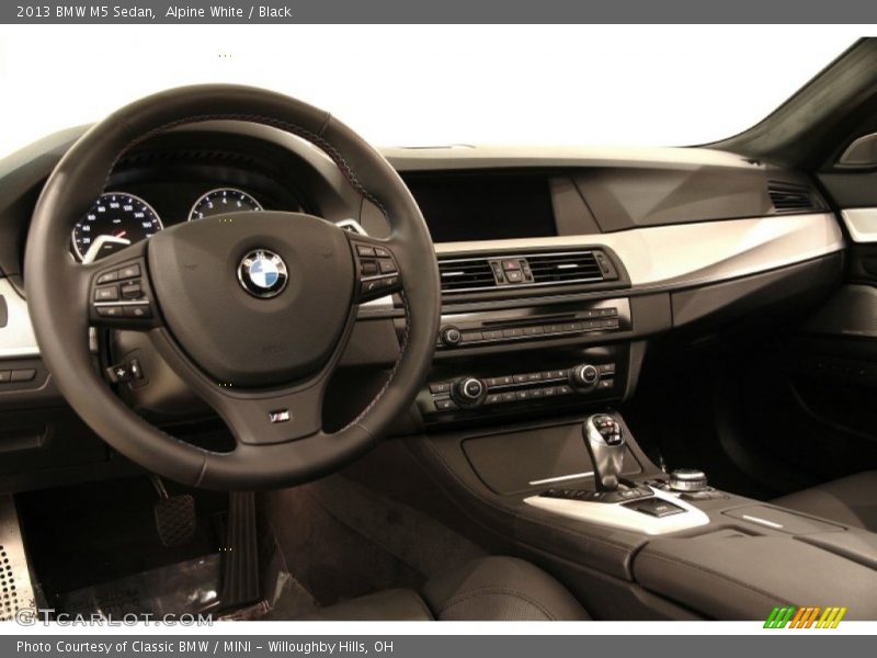 Alpine White / Black 2013 BMW M5 Sedan