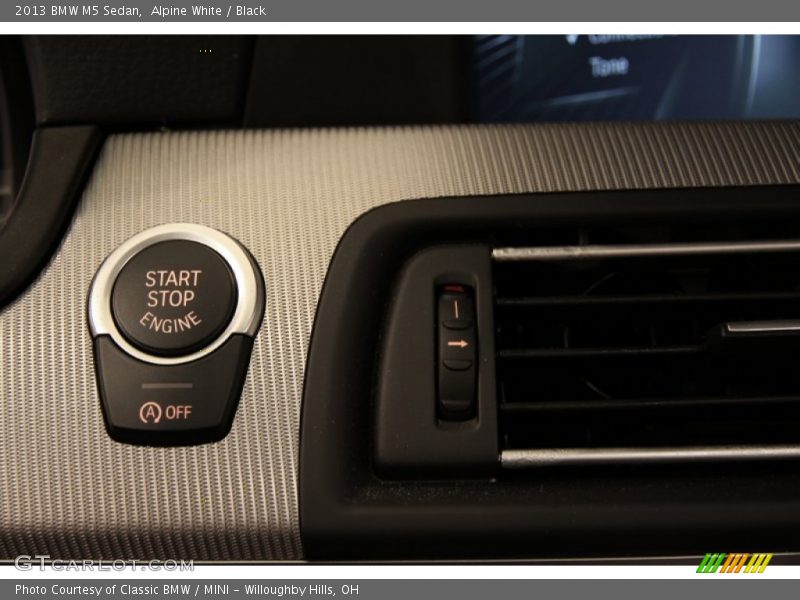 Alpine White / Black 2013 BMW M5 Sedan