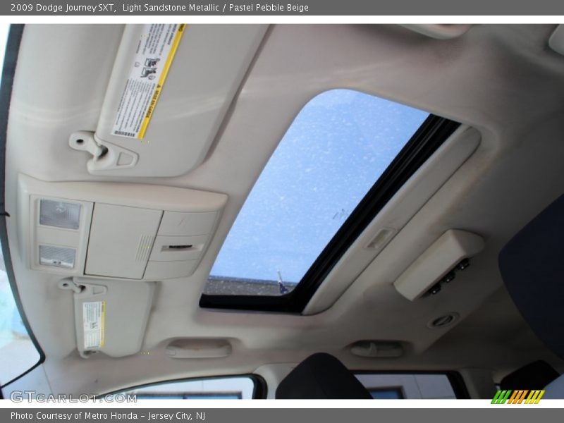 Light Sandstone Metallic / Pastel Pebble Beige 2009 Dodge Journey SXT