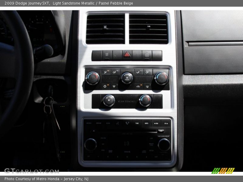 Light Sandstone Metallic / Pastel Pebble Beige 2009 Dodge Journey SXT