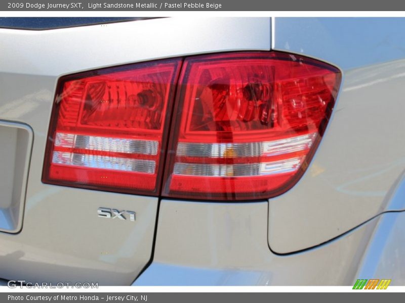 Light Sandstone Metallic / Pastel Pebble Beige 2009 Dodge Journey SXT