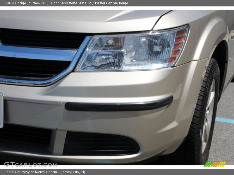 Light Sandstone Metallic / Pastel Pebble Beige 2009 Dodge Journey SXT