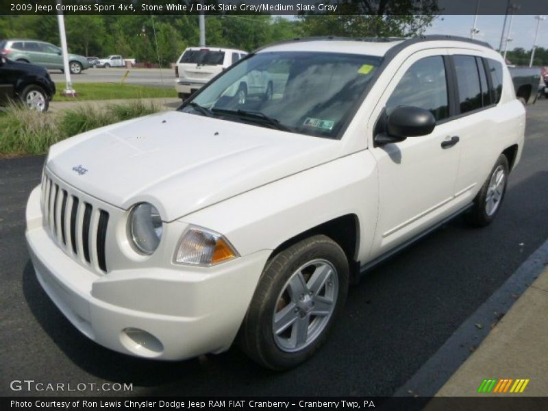 Front 3/4 View of 2009 Compass Sport 4x4