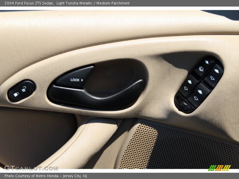 Light Tundra Metallic / Medium Parchment 2004 Ford Focus ZTS Sedan