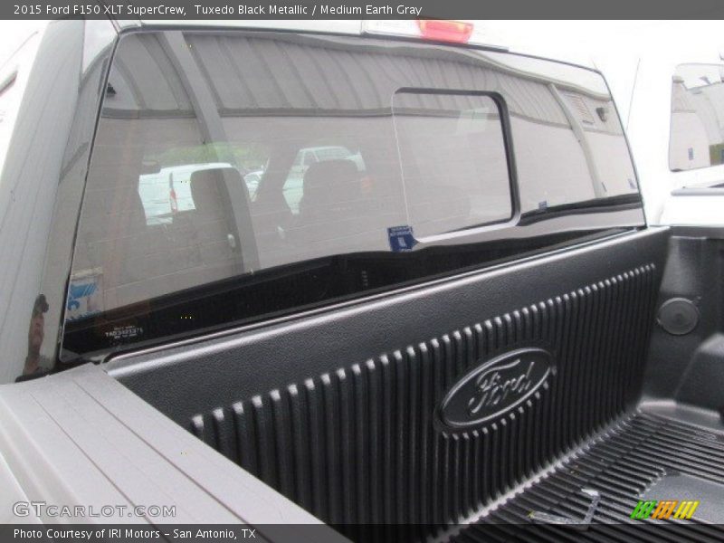 Tuxedo Black Metallic / Medium Earth Gray 2015 Ford F150 XLT SuperCrew