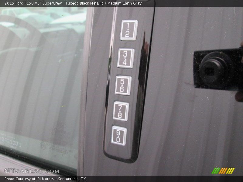 Tuxedo Black Metallic / Medium Earth Gray 2015 Ford F150 XLT SuperCrew
