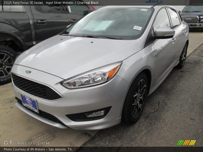 Ingot Silver Metallic / Charcoal Black 2015 Ford Focus SE Sedan