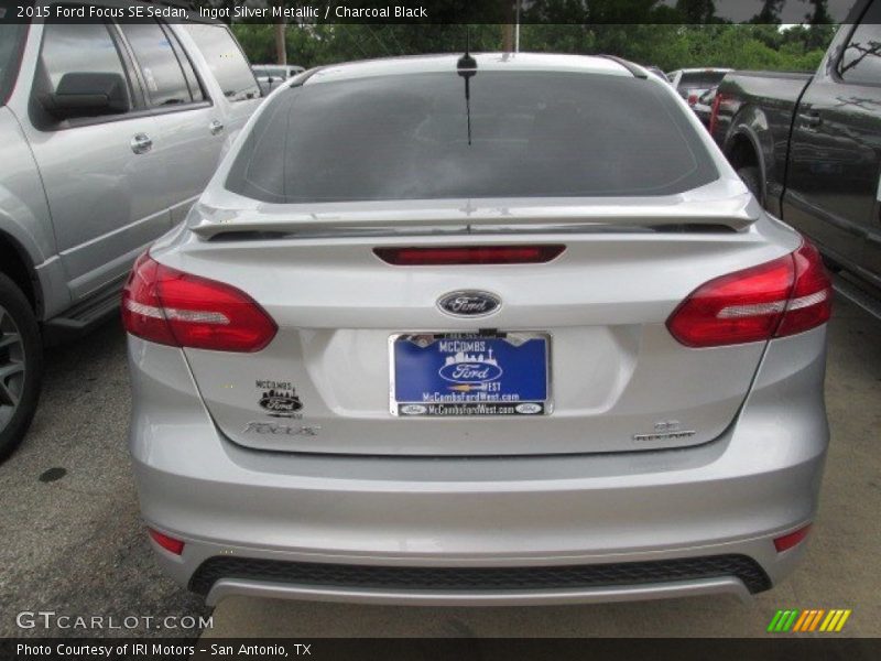 Ingot Silver Metallic / Charcoal Black 2015 Ford Focus SE Sedan