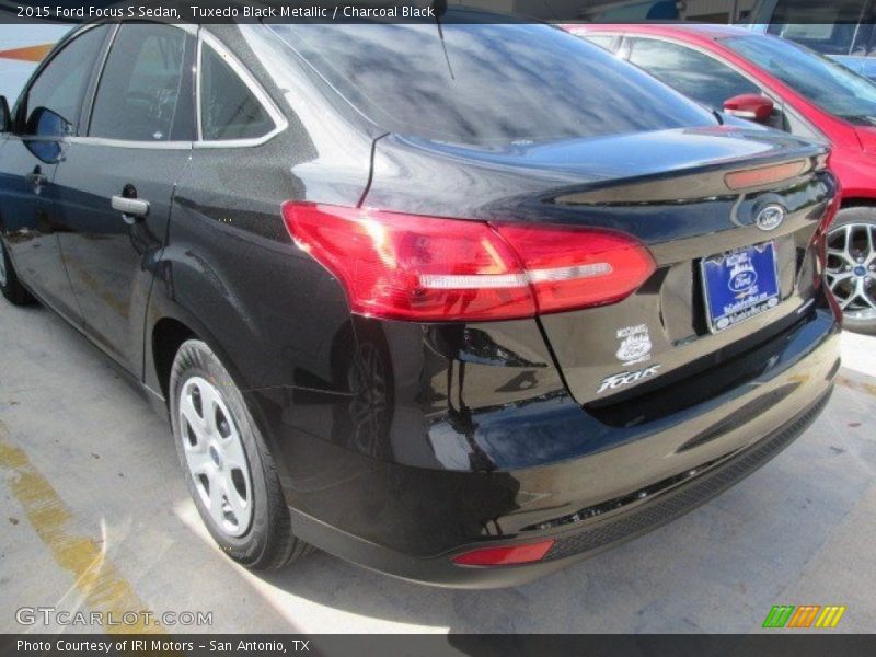 Tuxedo Black Metallic / Charcoal Black 2015 Ford Focus S Sedan