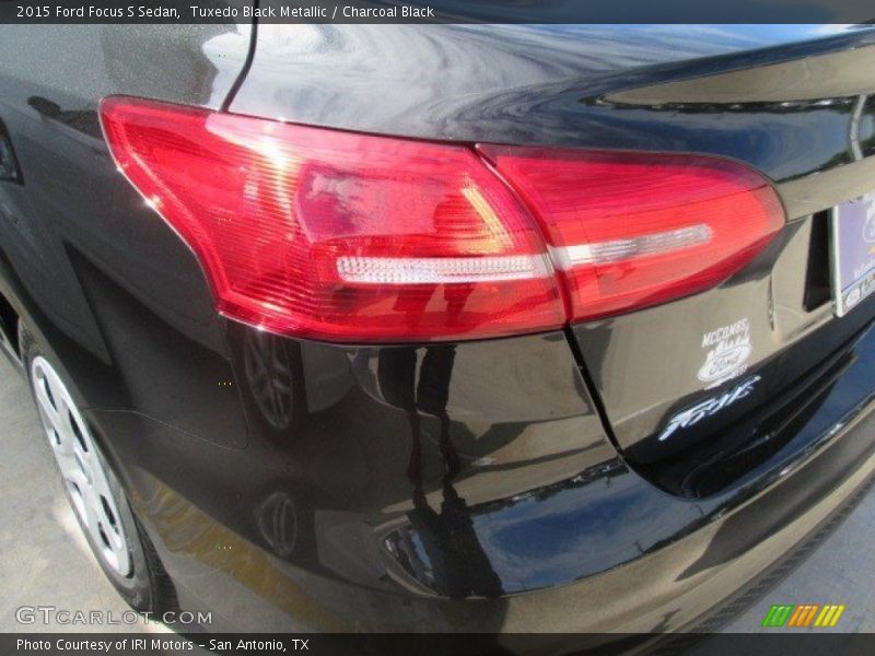 Tuxedo Black Metallic / Charcoal Black 2015 Ford Focus S Sedan