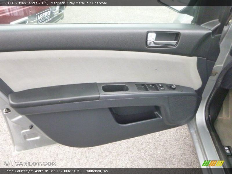 Magnetic Gray Metallic / Charcoal 2011 Nissan Sentra 2.0 S