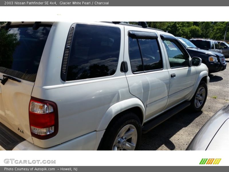 Glacier White Pearl / Charcoal 2003 Nissan Pathfinder SE 4x4