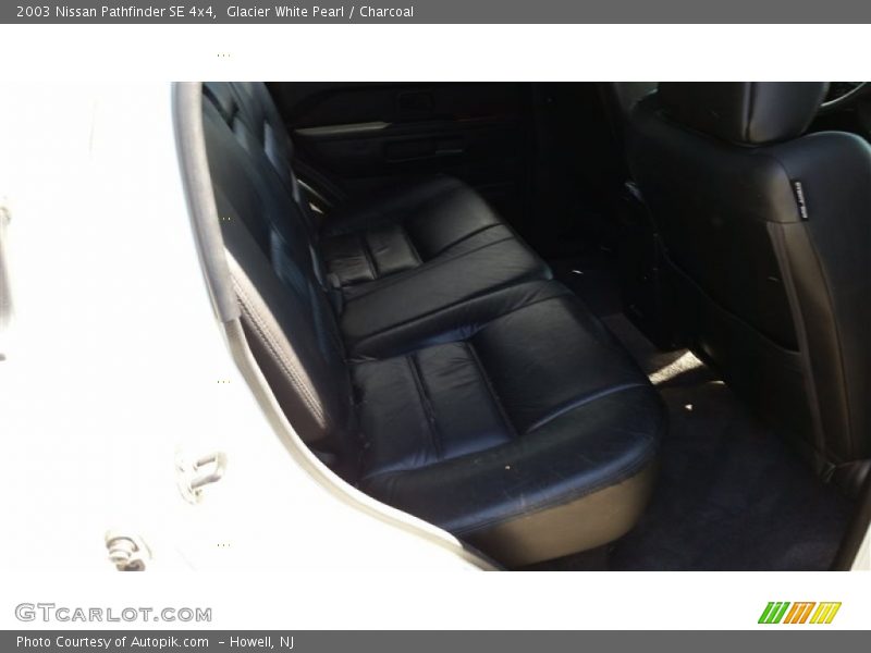 Glacier White Pearl / Charcoal 2003 Nissan Pathfinder SE 4x4