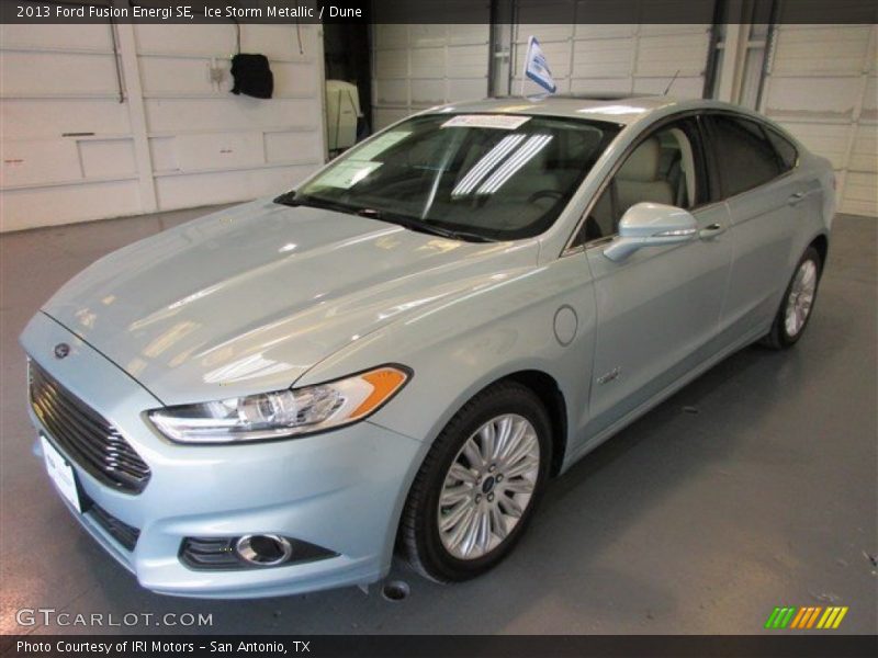 Front 3/4 View of 2013 Fusion Energi SE