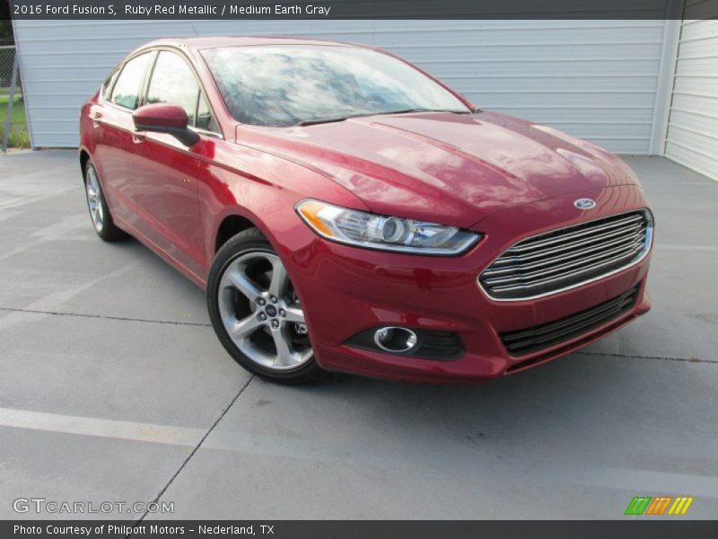 Front 3/4 View of 2016 Fusion S