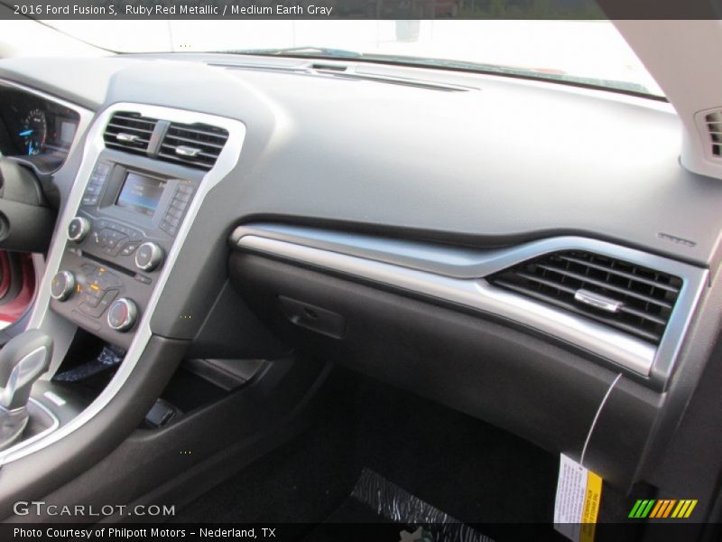 Ruby Red Metallic / Medium Earth Gray 2016 Ford Fusion S