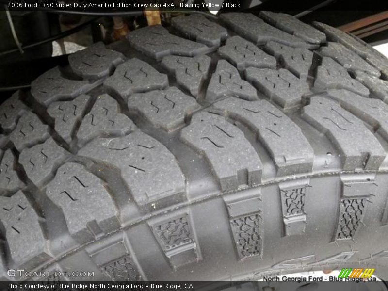 Blazing Yellow / Black 2006 Ford F350 Super Duty Amarillo Edition Crew Cab 4x4