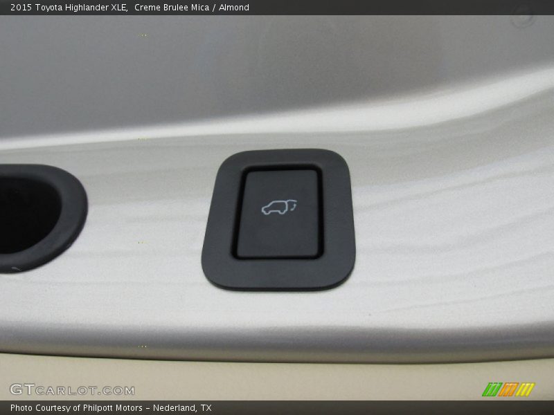 Creme Brulee Mica / Almond 2015 Toyota Highlander XLE
