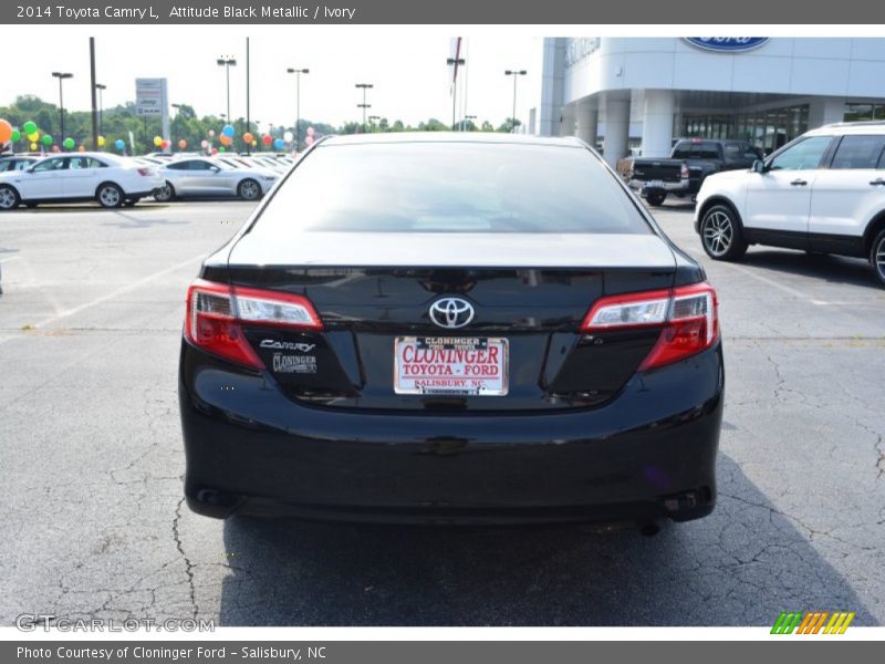 Attitude Black Metallic / Ivory 2014 Toyota Camry L