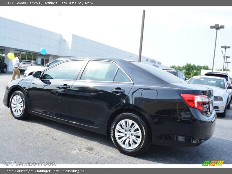 Attitude Black Metallic / Ivory 2014 Toyota Camry L