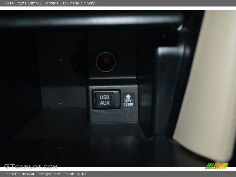 Attitude Black Metallic / Ivory 2014 Toyota Camry L