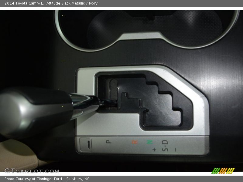 Attitude Black Metallic / Ivory 2014 Toyota Camry L