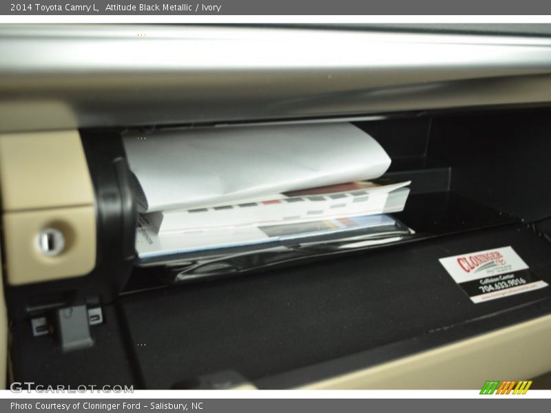 Attitude Black Metallic / Ivory 2014 Toyota Camry L