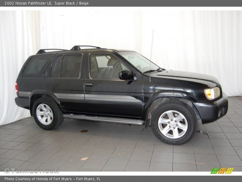 Super Black / Beige 2002 Nissan Pathfinder LE