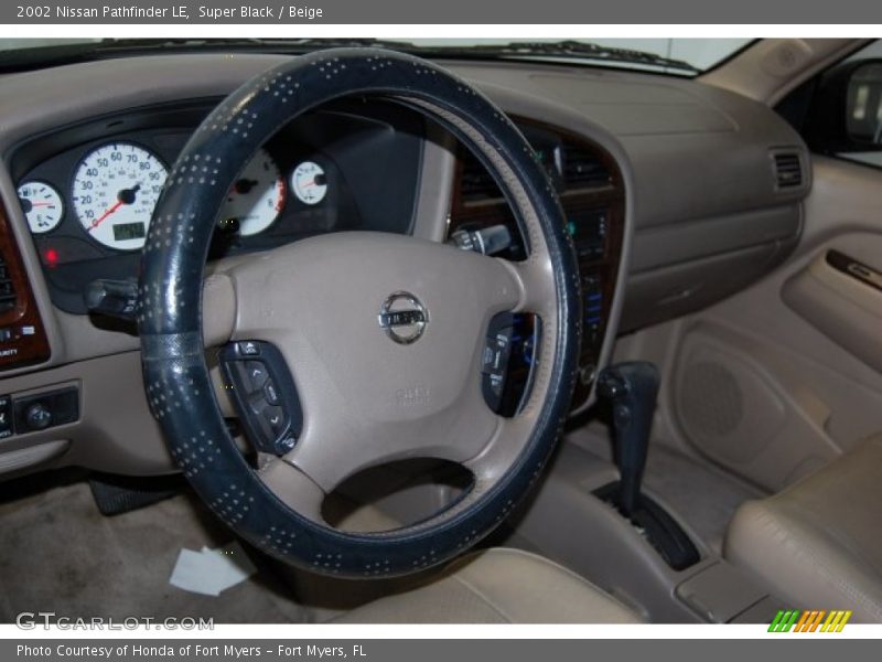 Super Black / Beige 2002 Nissan Pathfinder LE