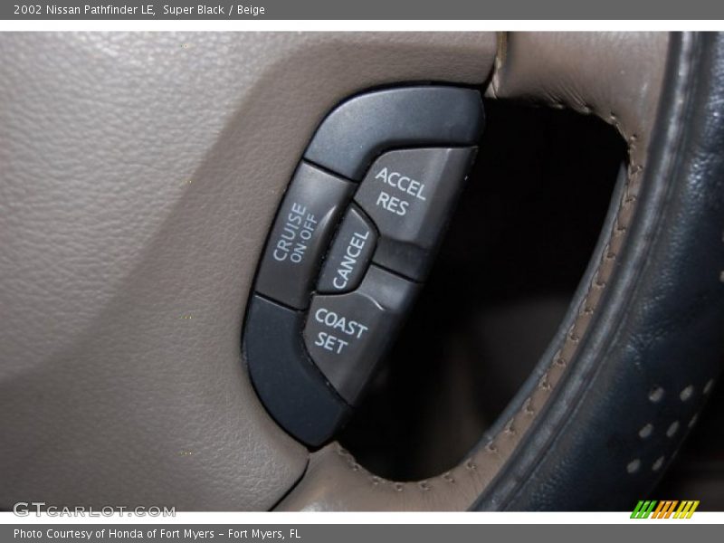 Super Black / Beige 2002 Nissan Pathfinder LE