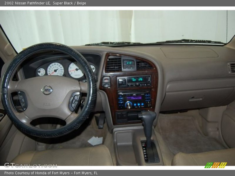 Super Black / Beige 2002 Nissan Pathfinder LE