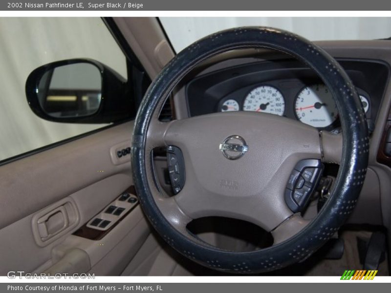 Super Black / Beige 2002 Nissan Pathfinder LE