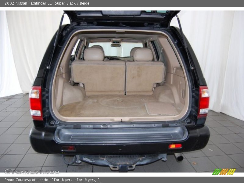 Super Black / Beige 2002 Nissan Pathfinder LE