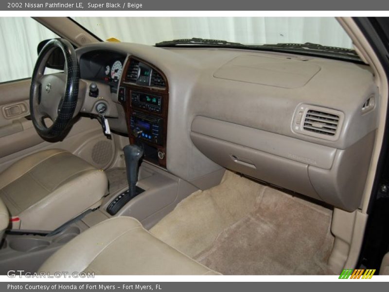 Super Black / Beige 2002 Nissan Pathfinder LE