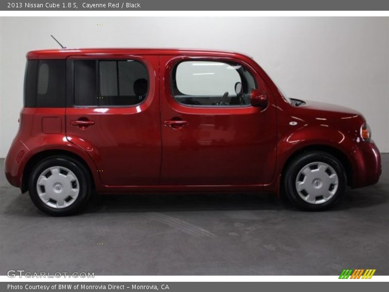 Cayenne Red / Black 2013 Nissan Cube 1.8 S