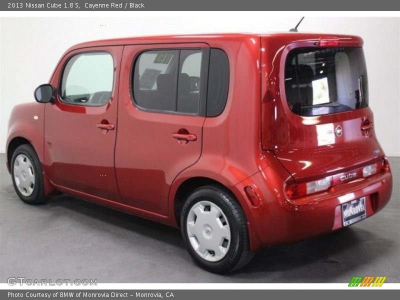 Cayenne Red / Black 2013 Nissan Cube 1.8 S