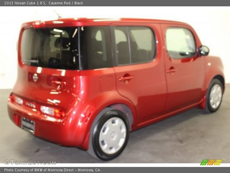 Cayenne Red / Black 2013 Nissan Cube 1.8 S