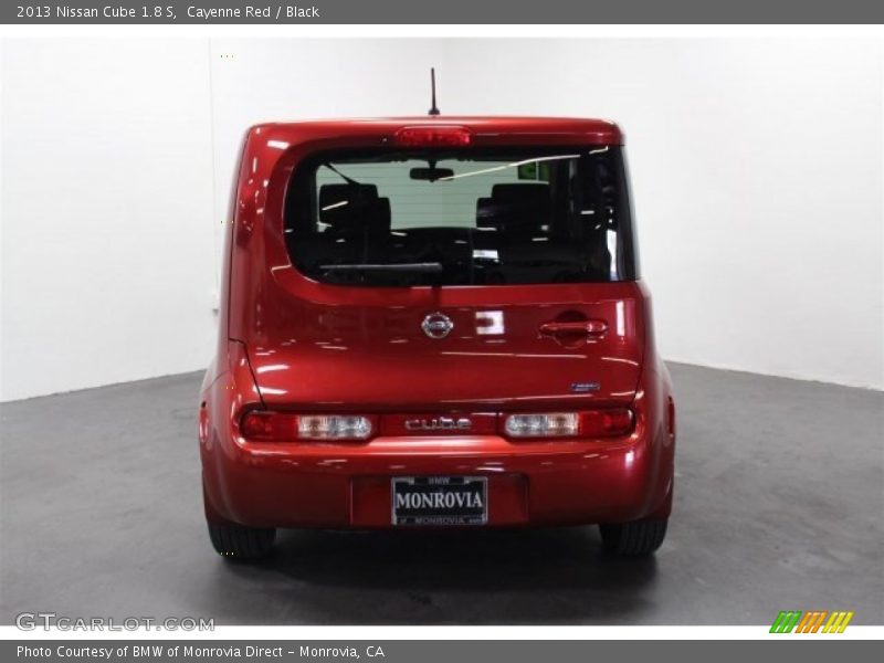 Cayenne Red / Black 2013 Nissan Cube 1.8 S