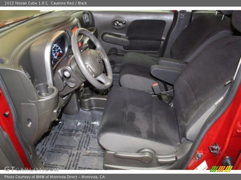 Cayenne Red / Black 2013 Nissan Cube 1.8 S