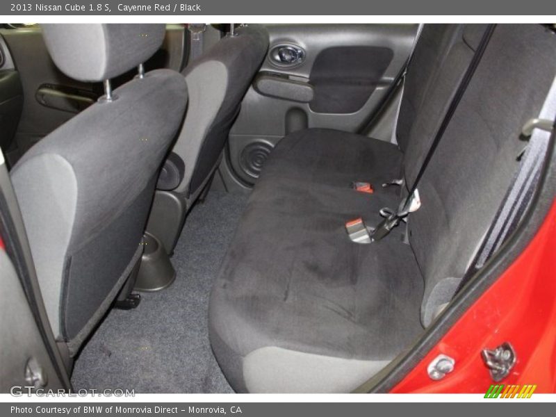 Cayenne Red / Black 2013 Nissan Cube 1.8 S