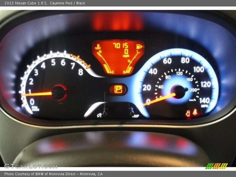 Cayenne Red / Black 2013 Nissan Cube 1.8 S