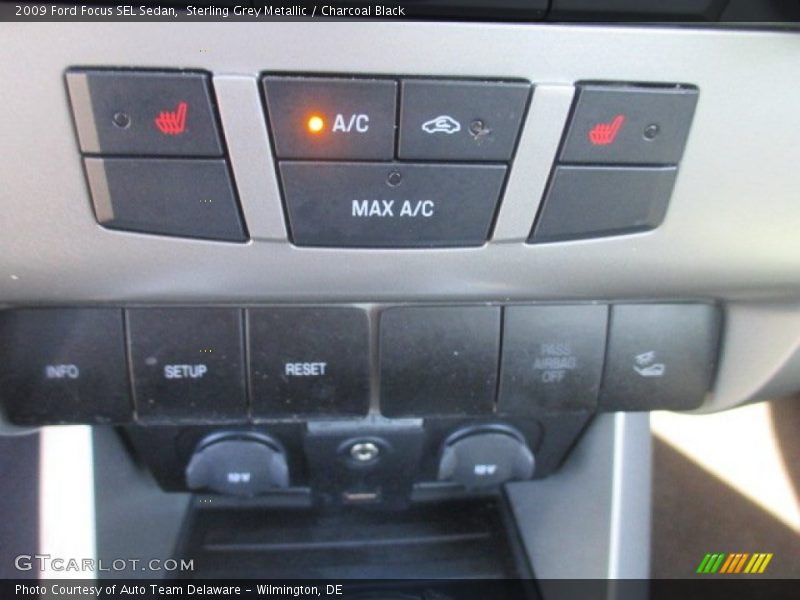 Sterling Grey Metallic / Charcoal Black 2009 Ford Focus SEL Sedan