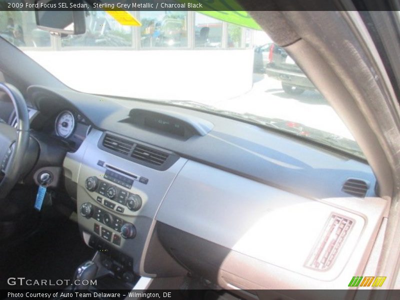 Sterling Grey Metallic / Charcoal Black 2009 Ford Focus SEL Sedan