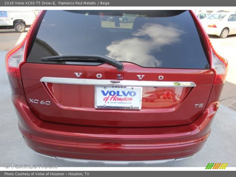 Flamenco Red Metallic / Beige 2016 Volvo XC60 T5 Drive-E