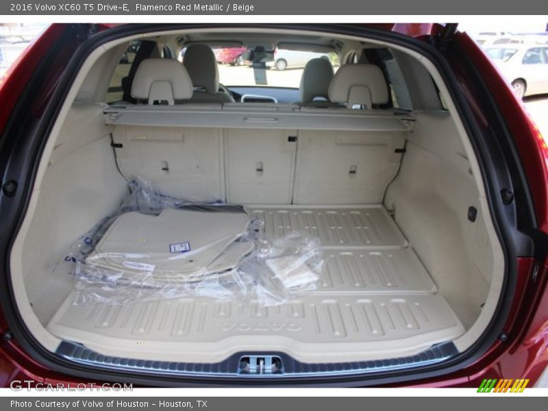 Flamenco Red Metallic / Beige 2016 Volvo XC60 T5 Drive-E