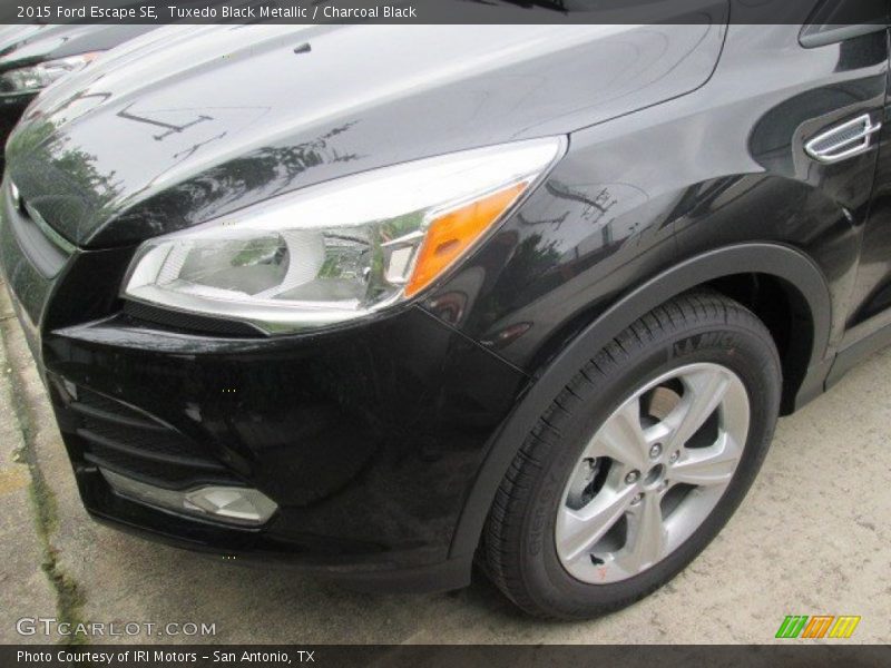 Tuxedo Black Metallic / Charcoal Black 2015 Ford Escape SE