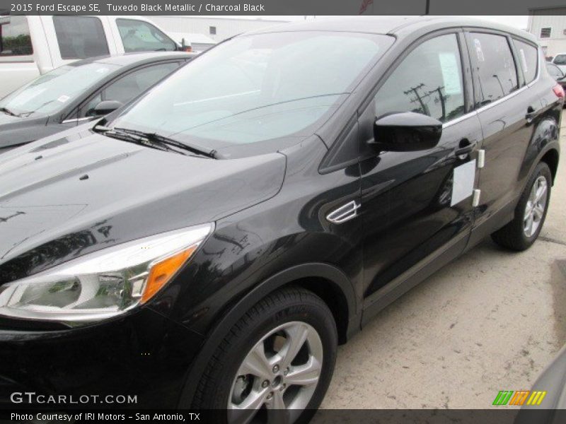 Tuxedo Black Metallic / Charcoal Black 2015 Ford Escape SE
