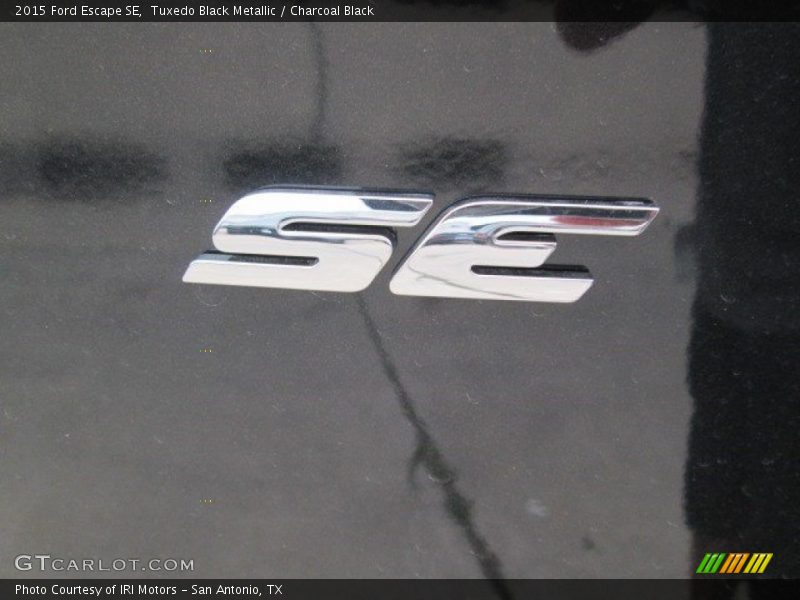 Tuxedo Black Metallic / Charcoal Black 2015 Ford Escape SE