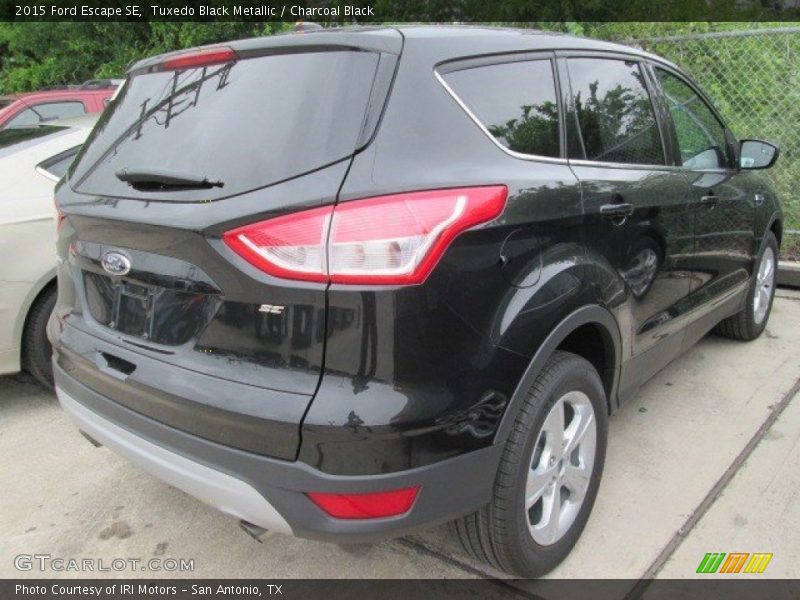 Tuxedo Black Metallic / Charcoal Black 2015 Ford Escape SE